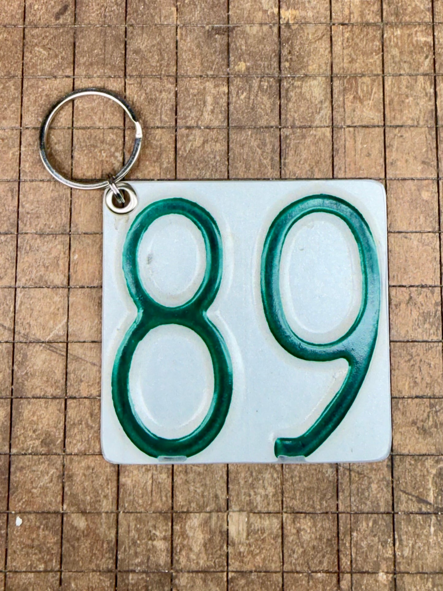Vintage License Plate Keychain - Number 89