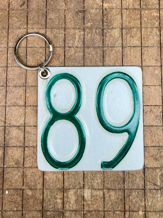 Vintage License Plate Keychain - Number 89